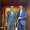 越南驻澳大利亚大使范雄心（左）与昆士兰州政府贸易投资局局长贾斯汀·麦高恩。图自越通社