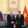 Le président de l'AN vietnamienne Tran Thanh Man (droite) et le président russe Vladimir Poutine. Photo: VNA