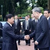 Le président To Lam (droite) accueille le secrétaire général et président du Laos Thongloun Sisoulith à Hanoï, dans l'après-midi du 25 juillet 2024. Photo: VNA