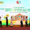 Des représentants de ministères, d'agences et d'organisations lors du lancement du prix ASEAN Eco-Schools Vietnam 2024. Photo: baotainguyenmoitruong.vn