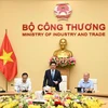 Le ministre de l'Industrie et du Commerce Nguyen Hong Dien prend la parole. Photo: VNA