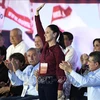 La présidente du Mexique Claudia Sheinbaum Pardo (debout). Photo : AFP/VNA