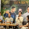 Le scientifique et expert en fermentation Jason Ignacio White (au micro) parle du projet. (Photo : Vietnam+)