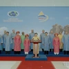 Le président Nguyen Minh Triet lit la Déclaration commune lors du 14e Sommet de l'APEC, tenu à Hanoï, le 19 novembre 2006. Photo : Xuan Tuan/VNA