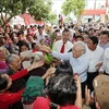 El secretario general del PCV, Nguyen Phu Trong, y los pobladores en el Festival de Gran Unidad Nacional en la ciudad de Hai Phong. (Foto: VNA)