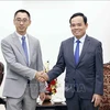 Le vice-Premier ministre Tran Luu Quang (droite) et Zhengjun Zhang, vice-président du groupe Huawei. Photo : VNA
