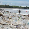Des montagne de déchets plastiques sur la plage de Kuta à Bali. Photo : AAP