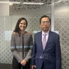 L'ambassadeur du Vietnam en Australie Pham Hung Tam et Mme Stephanie Copus Campbell, ambassadrice d'Australie pour l'égalité des sexes, au siège du ministère australien des Affaires étrangères. Photo : VNA