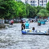 Des rues de Hanoï sont innondées après des pluies torrentielles. Photo : VNA