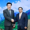 Le Premier ministre Pham Minh Chinh (droite) a reçu le 6 août à Hanoï le ministre japonais de la Défense Kihara Minoru, en visite officielle au Vietnam. Photo : VNA