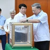 Le secrétaire général du Parti et président To Lam à la cérémonie de lancement du soutien aux personnes touchées par le typhon Yagi. Photo : VNA