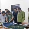 Des dirigeants de Lao Cai et des experts discutent du plan de réinstallation de la population du village Nu. Photo : VNA