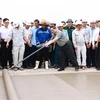 Le Premier ministre Pham Minh Chinh sur le chantier du projet de l'aéroport international de Long Thanh. Photo : VNA