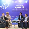 Bui Xuân Cuong, vice-président du Comité populaire de Hô Chi Minh-Ville, a reçu le 25 septembre Torsten Bonew, maire adjoint de Leipzig (Allemagne) en visite dans la ville. Photo : VNA