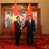 Le ministre vietnamien de l'Industrie et du Commerce Nguyen Hong Dien (gauche) a eu une entrevue le 30 septembre à Pékin avec le vice-Premier ministre chinois He Lifeng. Photo : VNA