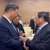 Le Premier ministre Pham Minh Chinh (droite) et le secrétaire général du Comité central du Parti communiste et président chinois Xi Jinping. Photo : VNA