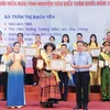 Outstanding blood donors receive certificates of merit (Photo: VNA)