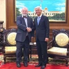 Vice Chairman of the People’s Committee of Ho Chi Minh City Vo Van Hoan (R) receives Czech Ambassador to Vietnam Hynek Kmoníček (Photo: sggp.org.vn)