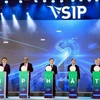 Deputy Prime Minister Tran Hong Ha (C) and other delegates press the button to start work on Vietnam-Singapore Industrial Park in Ha Tinh (Photo: VNA)