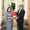 VNA Deputy General Director Doan Thi Tuyet Nhung (L) meets Chairman of the Board of Azerbaijan State News Agency (AZERTAC) Vugar Aliyev (Photo: VNA)