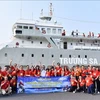 On the afternoon of April 23, 2023, a working group, including representatives of ministries, branches and localities, 47 overseas Vietnamese from 22 countries around the world, conclude their trip to Truong Sa island district and DK1 platform (Photo: VNA).