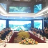 An overview of the meeting between Secretary of the Party Committee of the northern border province of Cao Bang Tran Hong Minh and a working delegation from Baise city of China’s Guangxi Zhuang Autonomous Region (Photo: VNA)