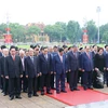 Leaders pay tribute to late President Ho Chi Minh. (Photo: VNA)