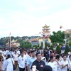 Tens of thousands of visitors and local residents join Cao Dai followers at the “Hoi Yen Dieu Tri Cung” (Photo: VNA)