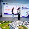 The design of the DBW Garment Factory project by Viet Engineering Value Construction Consultants JSC wins first prize at the 2024 Vietnam Industrial Architecture Award held in HCM City on September 20. (Photo courtesy of NS BlueScope Vietnam)