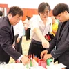 A RoK business introduces it products at the exhibition (Photo: VNA)