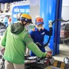 The price of E5RON92 bio-fuel rises by 679 VND to 19,620 VND (0.8 USD) per litre, while that of RON95-III increases by 756 VND to 20,518 VND per litre (Photo: VNA)