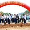 Prime Minister Pham Minh Chinh (third from right) attends the groundbreaking ceremony for the Hoa Binh – Moc Chau expressway project (Photo: VNA)