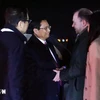 Officials see Prime Minister Pham Minh Chinh (C) off at Kazan airport (Photo: VNA)