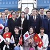 At the farewell ceremony for National Assembly (NA) Chairman Tran Thanh Man (standing, first row, fifth from left), his spouse and the high-ranking delegation of the NA at Nagasaki airport. (Photo: VNA)