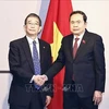 National Assembly Chairman Tran Thanh Man (R) receives President of the Nagasaki – Vietnam Friendship Association Tomioka Tsutomu. (Photo: VNA)