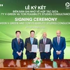 CEO of V-GREEN Nguyen Thanh Duong (second from left) and Mahmoud Farrag, Vice Chairman and CEO of Prime Group,(third from left) at the MOU signing ceremony. (Photo: V-GREEN)