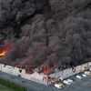 1,400 stalls egulfed in flames at a shopping centre in Warsaw, Poland. (Photo: Wawa Hot News 24/VNA)