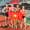 Nguyen Xuan Quang, Quach Thi Lan, Le Ngoc Phuc and Le Thi Tuyet Mai (from left to right) pose for photo after winning their bronze at the Asian Relay Championship on May 20 in Bangkok, Thailand. (Photo: webthethao.vn)