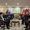 At the meeting between a visting delegation from the Vietnam Fatherland Front Central Committee, headed by Vice Chairman Hoang Cong Thuy, and representatives of the Vietnamese Embassy in Australia on June 14. (Photo: VNA)