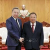 President To Lam (L) and former Party General Secretary and President of Laos Bounnhang Vorachith. (Photo: VNA)
