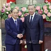 President To Lam (R) and Suga Yoshihide, special envoy of Japanese Prime Minister and former PM of Japan, at their meeting in Hanoi on July 25 (Photo: VNA)