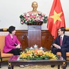 Deputy Prime Minister and Minister of Foreign Affairs Bui Thanh Son (R) Korean Minister of Small- and Medium-sized Enterprises and Startups Oh Young-joo at their meeting in Hanoi on August 29. (Photo: VNA)