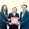 Director of the Department of Information and Communications of HCM City, Lam Dinh Thang (right), presents a souvenir to Claudia Kaiser, Vice President of the Frankfurter Buchmesse (centre), at the Frankfurt Book Fair 2023. (Photo courtesy of the Department of Information and Communications) 