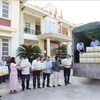 Loading boxes of Soi Ha pomelos for export onto a truck. (Photo: VNA)