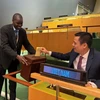 Ambassador Dang Hoang Giang, Permanent Representative of Vietnam to the United Nations, cast his vote at the election in New York on November 20 (local time). (Photo: VNA)