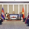 At the meeting between National Assembly Chairman Tran Thanh Man (centre, right) and Samdech Men Sam An, Chairwoman of the Cambodia-Vietnam Friendship Association and Chairwoman of the Cambodia-Vietnam Friendship Parliamentarians' Group, in Phnom Penh on November 23. (Photo: VNA)