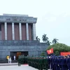 A delegation of the Central Military Commission and the Ministry of National Defence pays tribute to President Ho Chi Minh at his mausoleum in Hanoi on December 14. (Photo: VNA)