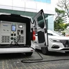 Un conductor utiliza el servicio de carga móvil para su coche eléctrico. (Foto: straitstimes.com)