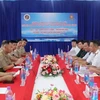 Las fuerzas navales de Vietnam y Filipinas se reúnen para compartir información en el intercambio de amistad en la isla Song Tu Tay el 10 de julio. (Foto: qdnd.vn)