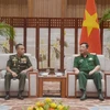 El subjefe del Estado Mayor General del Ejército Popular de Vietnam, coronel general Huynh Chien Thang, recibió a una delegación del Centro de Estudios de Estrategia Militar bajo el Comando General de las Fuerzas Armadas Reales de Camboya encabezada por su director, el general Kim Vanna. (Fuente: VNA)